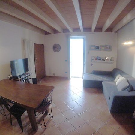 White Garden - Apartment With Access To The Lake Льєрна Екстер'єр фото