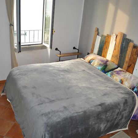 White Garden - Apartment With Access To The Lake Льєрна Екстер'єр фото