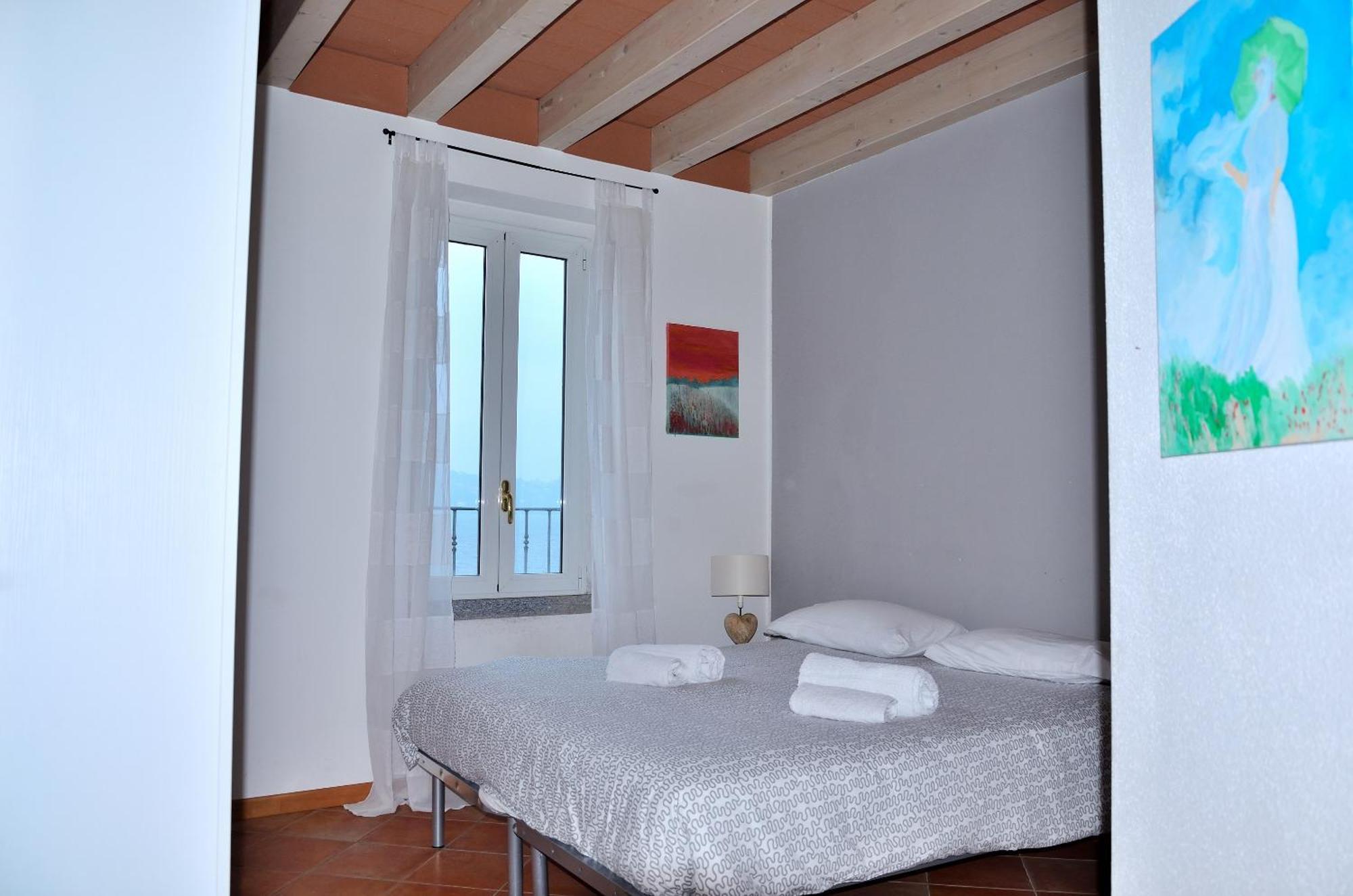 White Garden - Apartment With Access To The Lake Льєрна Екстер'єр фото