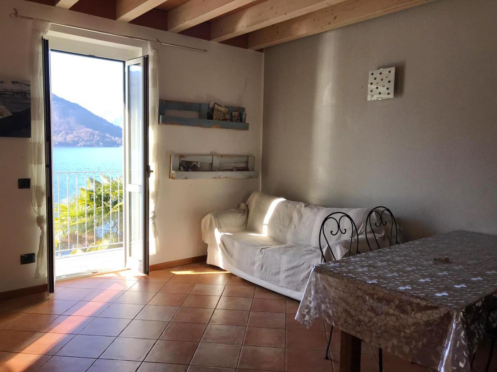 White Garden - Apartment With Access To The Lake Льєрна Екстер'єр фото